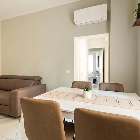 Freeland House Апартаменты