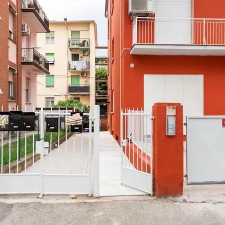 Апартаменты Freeland House *